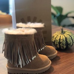 Toddler Fringe Uggs, size 7 US